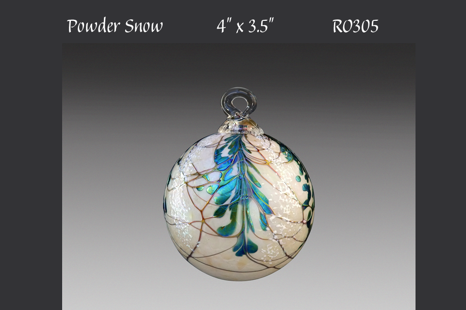 Round Ornament: Powder Snow