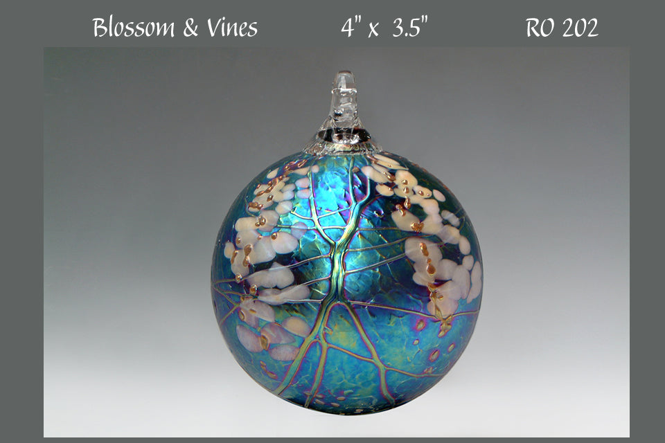 Round Ornament: Blossom & Vine